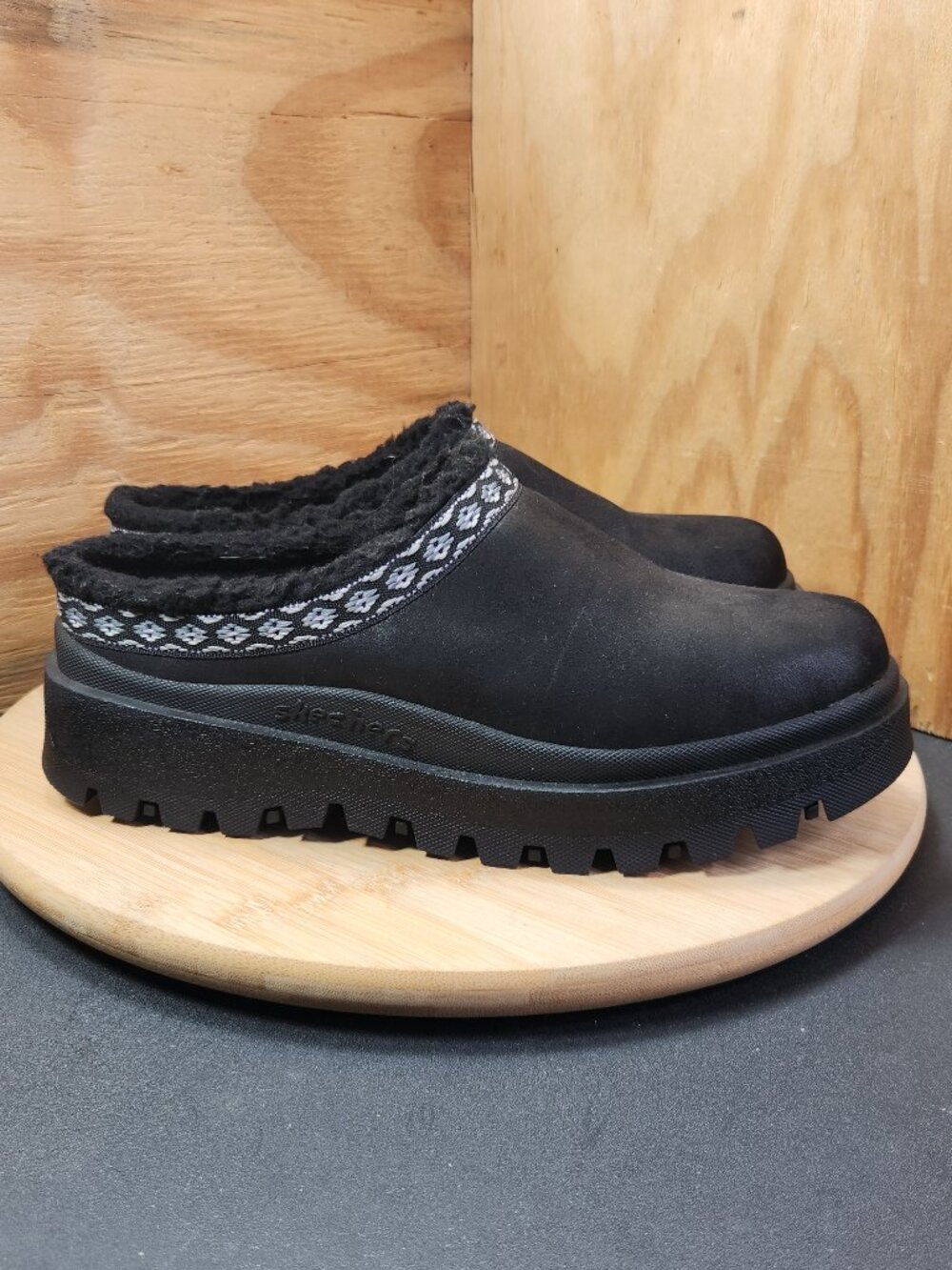 Skechers Shindigs Womens Black Faux Fur Platform Clogs Size 8.5